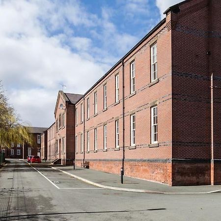 Fusilier Apartment Wrexham City Екстериор снимка