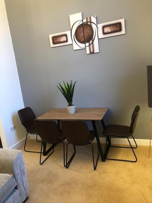Fusilier Apartment Wrexham City Екстериор снимка