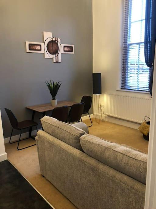 Fusilier Apartment Wrexham City Екстериор снимка