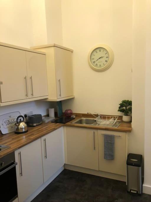 Fusilier Apartment Wrexham City Екстериор снимка