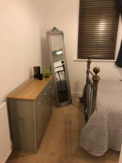 Fusilier Apartment Wrexham City Екстериор снимка