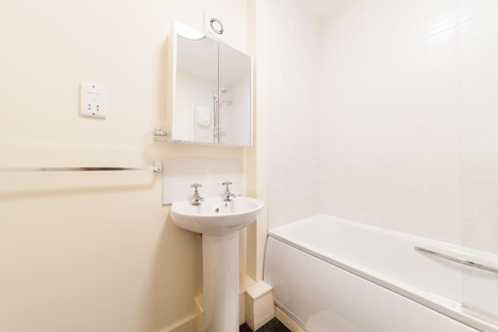 Fusilier Apartment Wrexham City Екстериор снимка